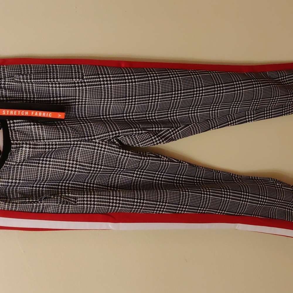 Screenshot Men's joggers black & white houndstooth Red & White Tuxedo Stripe